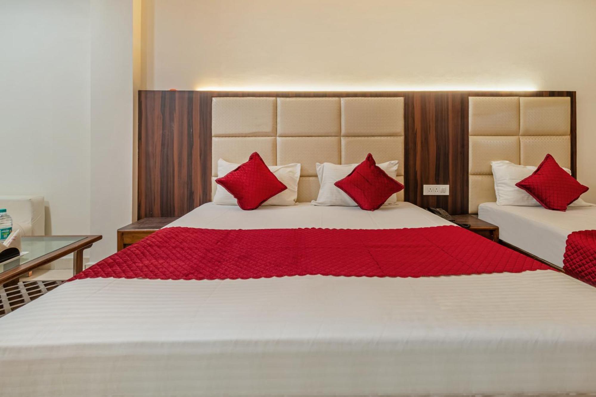 דלהי Hotel South Indian מראה חיצוני תמונה