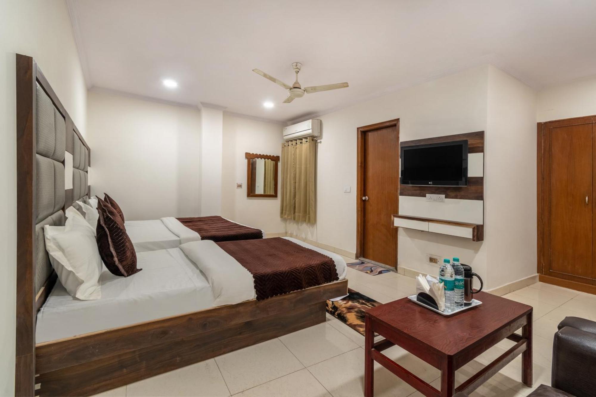 דלהי Hotel South Indian מראה חיצוני תמונה