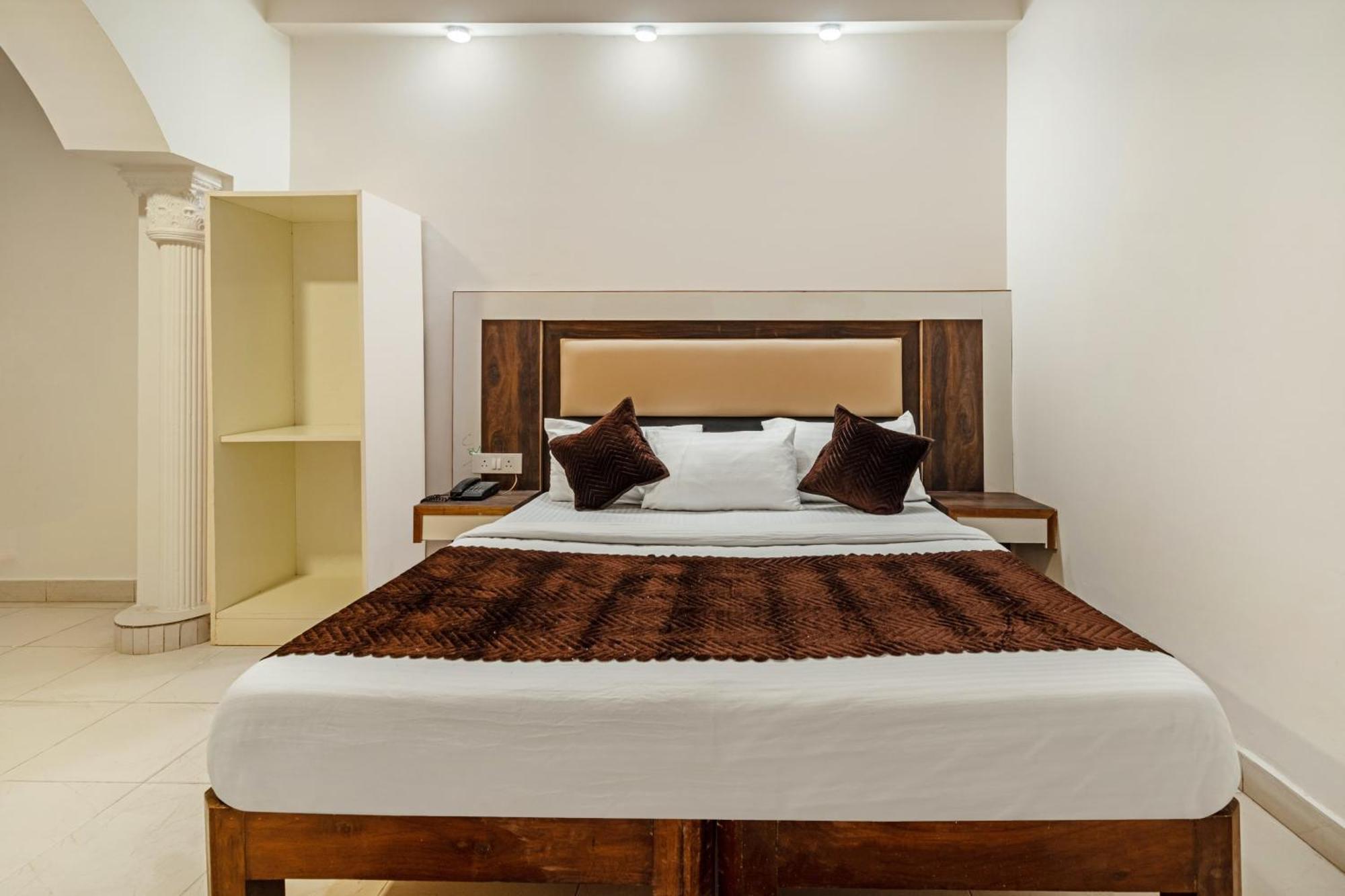 דלהי Hotel South Indian מראה חיצוני תמונה