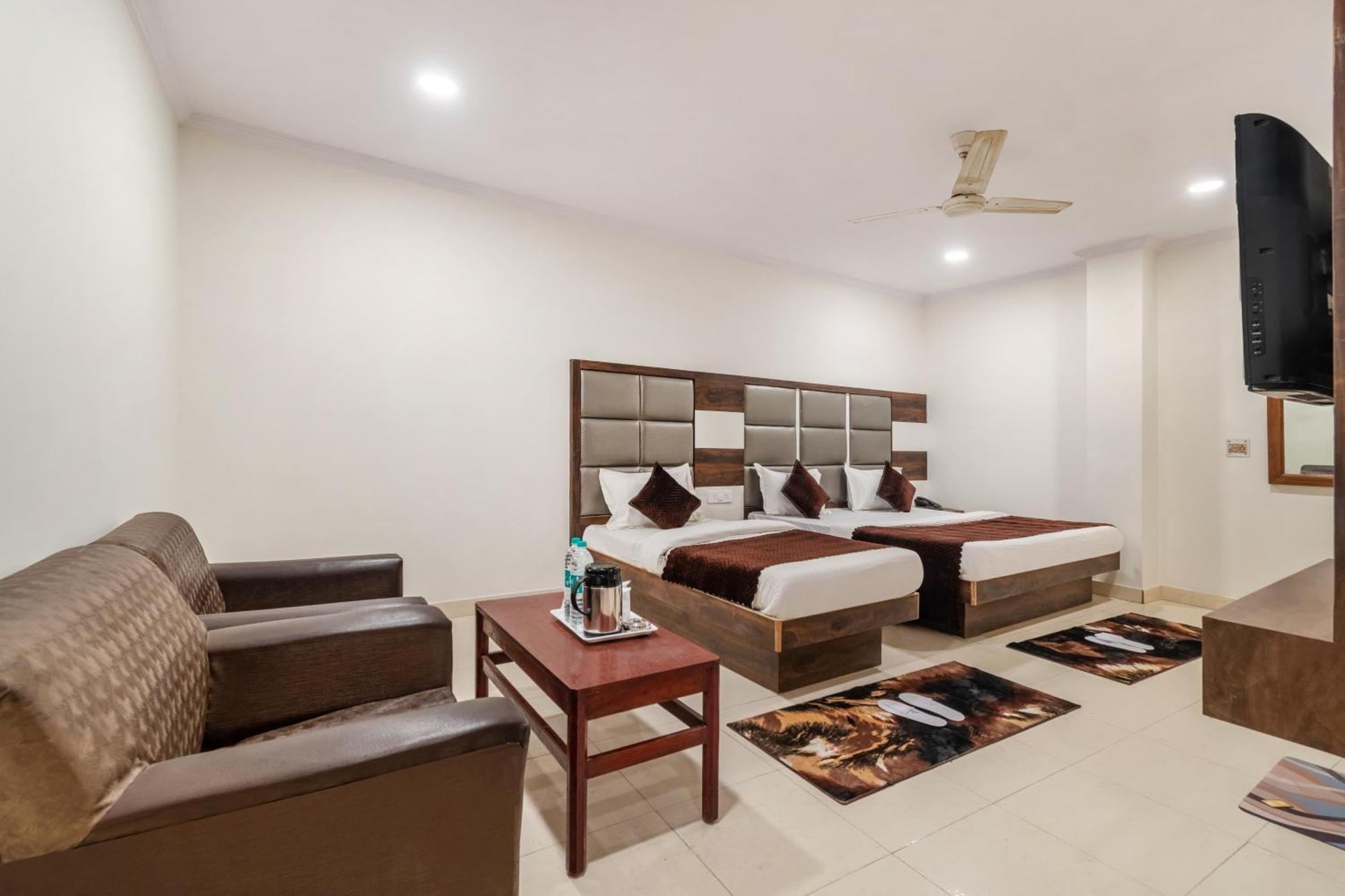 דלהי Hotel South Indian מראה חיצוני תמונה